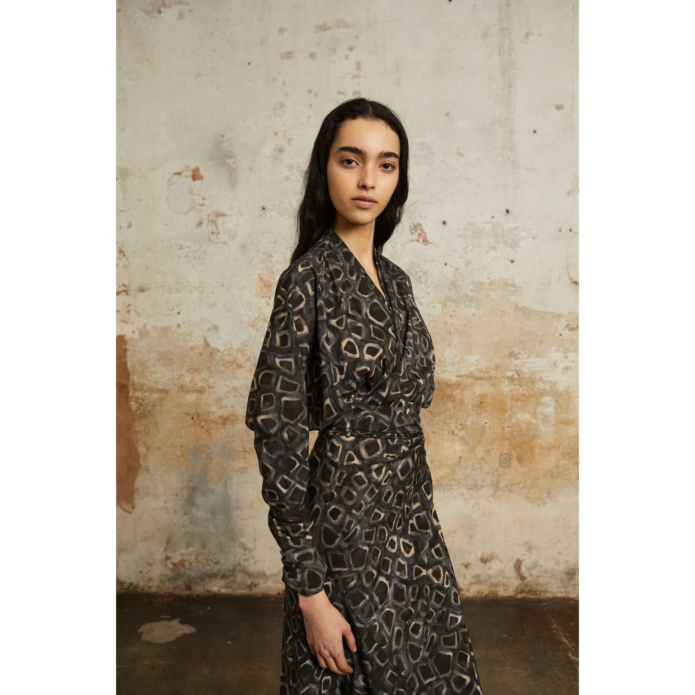 Cortana Zijden Yasu Print Lange Jurk Black Dames