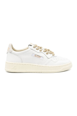 sneakers-basses-en-cuir-blanc