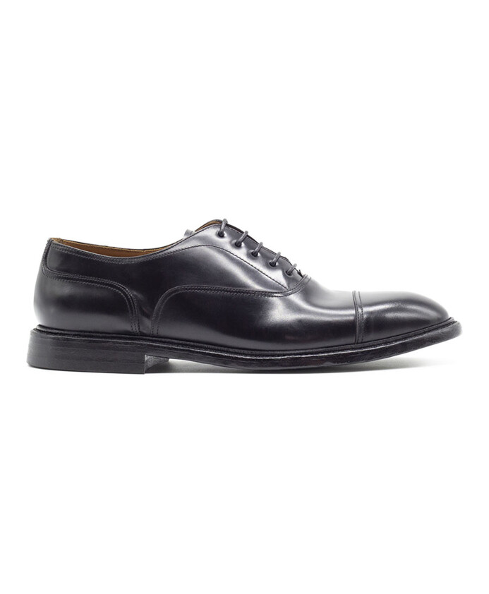 chaussures-classiques-en-cuir-noir-a-lacets