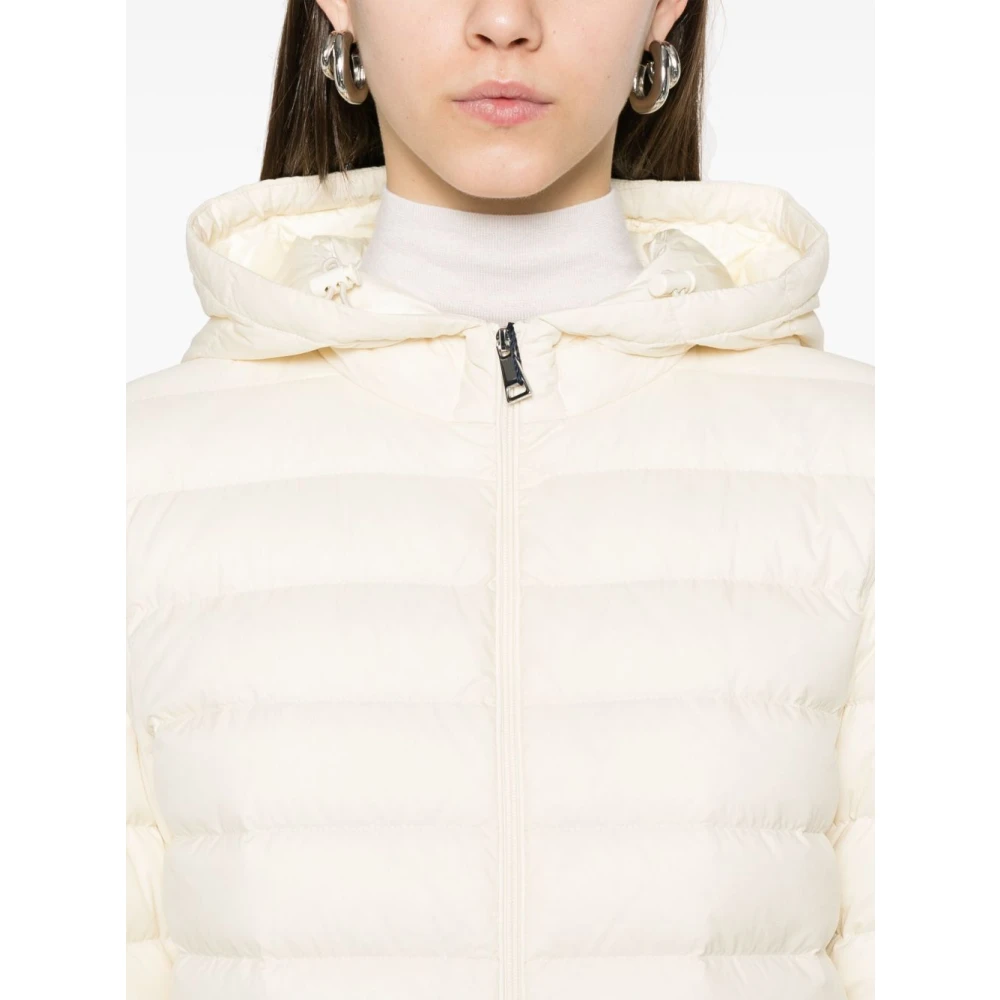 Moncler Witte Jas met Trekkoordcapuchon en Logopatch Beige Dames