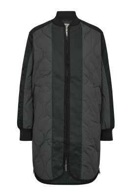 quilted-jacket-urban-chic-style