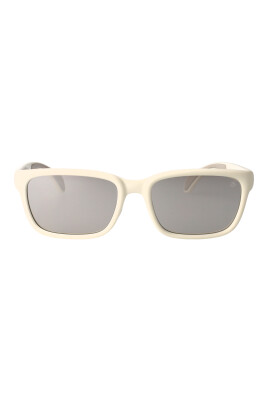 stylish-sunglasses-for-a-sleek-look