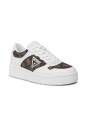 baskets-blanches-en-cuir-a-lacets