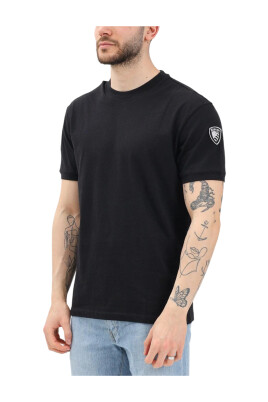 t-shirt-moderne-a-manches-courtes