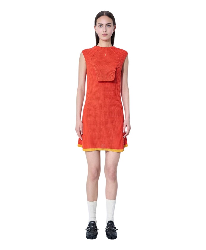 robe-en-soie-tricotee-texturee-avec-panneaux-drapes