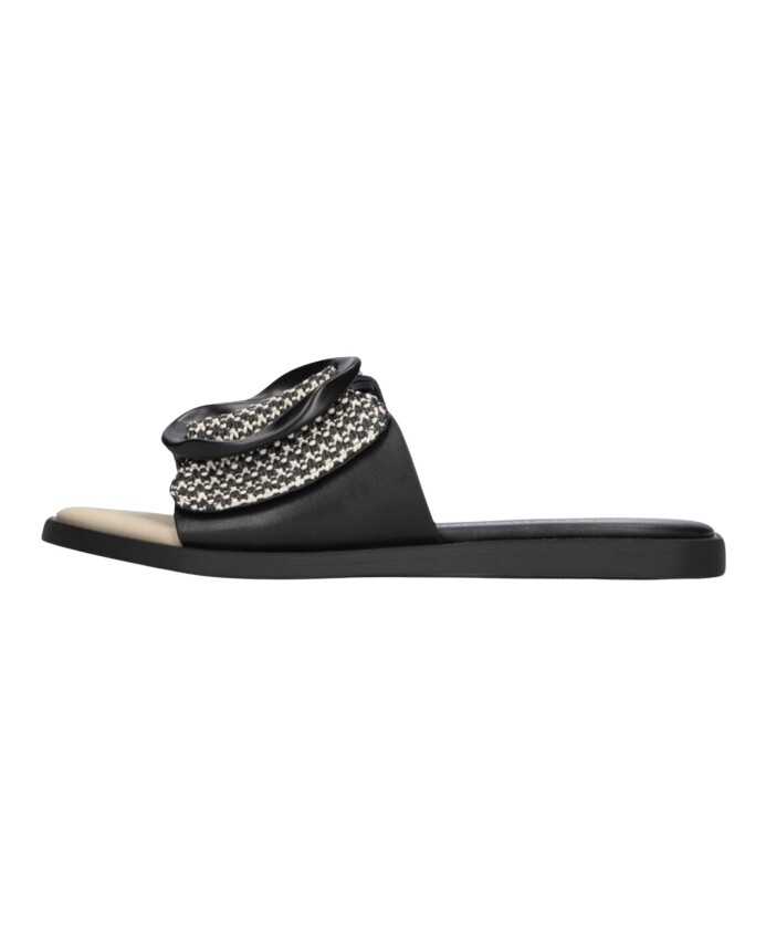 zwarte-en-witte-papierstro-slippers