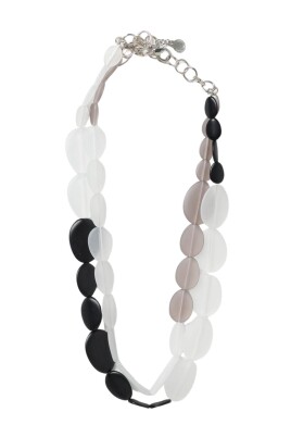 elegant-resin-necklace