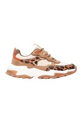 sneakers-camel-pour-un-look-frais