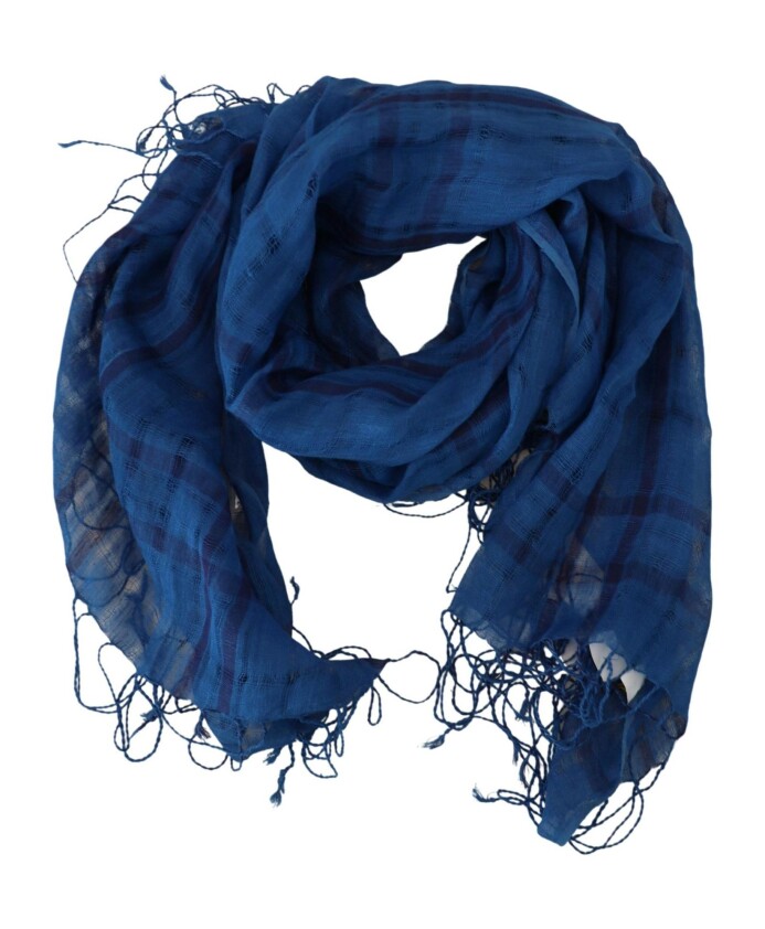 echarpe-a-carreaux-bleus-a-franges
