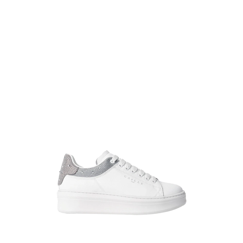 Gaëlle Paris Zilveren Modieuze Sneakers Stijlvol en Elegant Dames Schoenen Wit