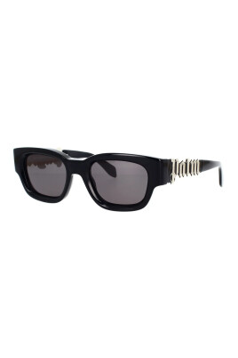 square-sunglasses-posey-model