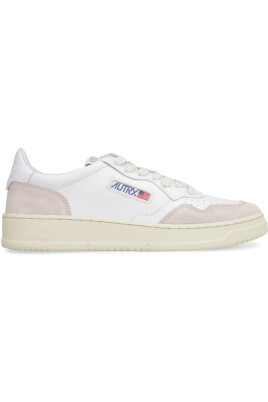 sneakers-basses-en-cuir-avec-inserts-en-daim