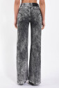 wide-leg-jeans-model-amber
