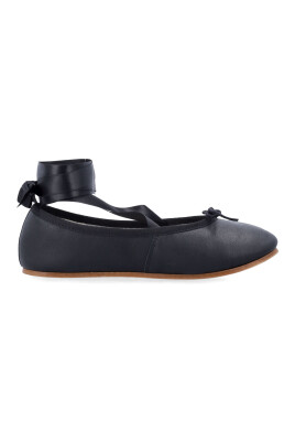 black-closed-ballet-flats-leather-shoes