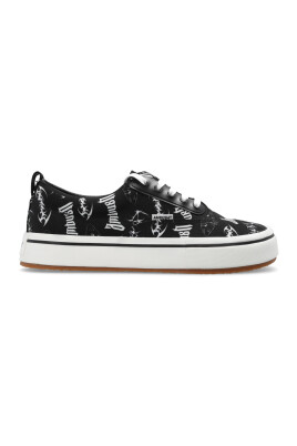 sneakers-with-logo