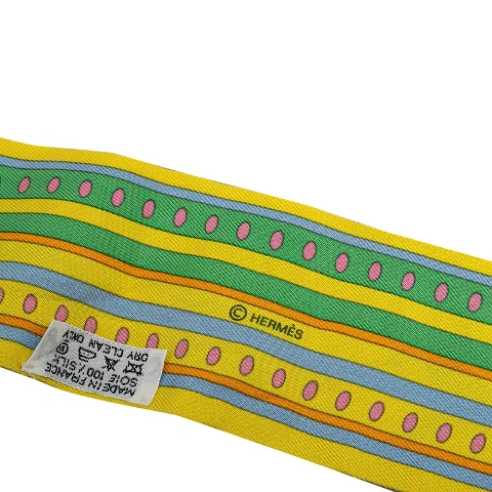 Hermès Vintage Pre-owned Silk scarves Yellow Dames