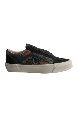 classic-skate-style-sneakers