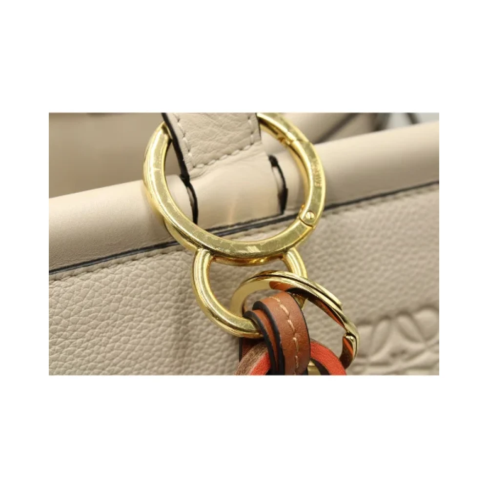 Loewe Pre-owned Leather shoulder-bags Beige Dames