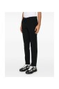 zwarte-zwarte-broek-met-knoopsluiting-aan-de-voorkant