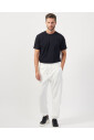witte-joggingbroek-met-zijlogo