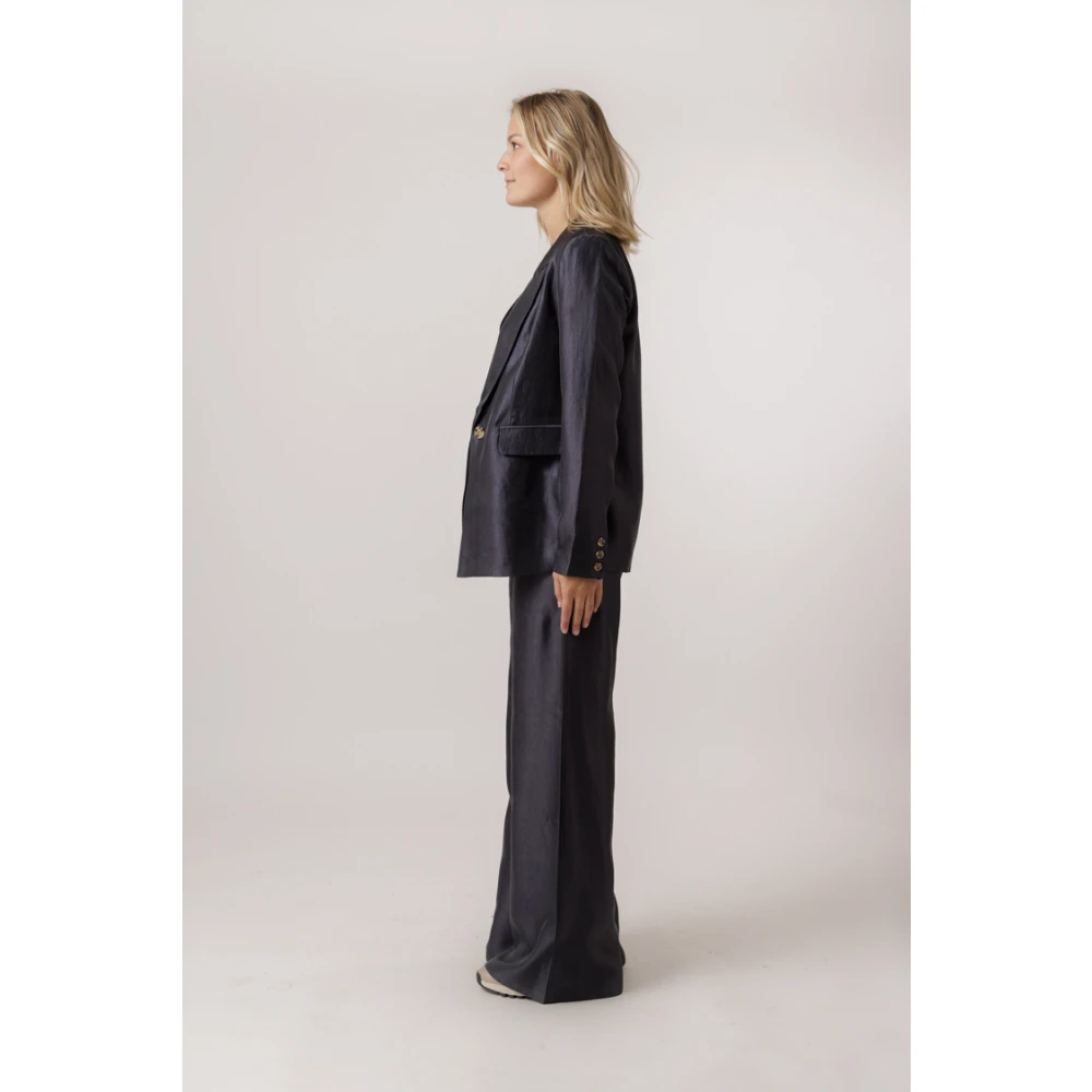 Aimée the Label Satin Blazer met Klassieke Details Purple Dames