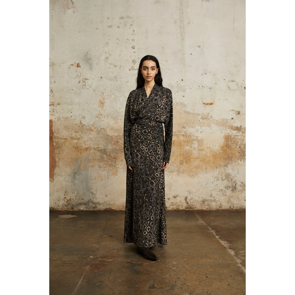 Cortana Zijden Yasu Print Lange Jurk Black Dames