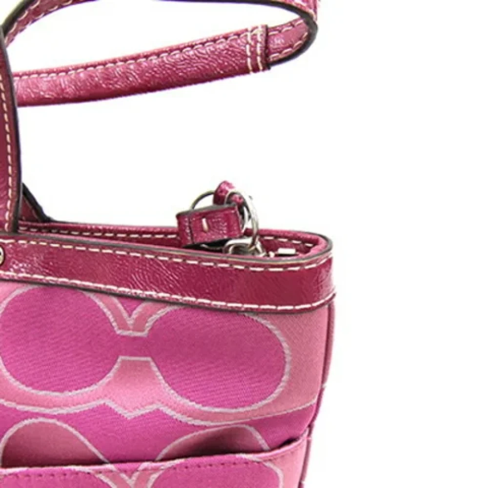 Coach Pre-owned Canvas shoulder-bags Pink Dames