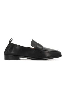 Svarta slip-on skor med elastik vid hälen