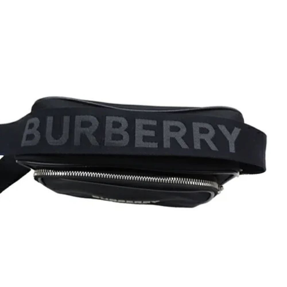Burberry Vintage Pre-owned Nylon shoulder-bags Black Dames