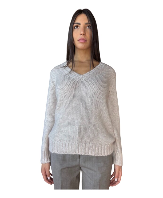 pull-en-laine-cotelee-a-col-en-v