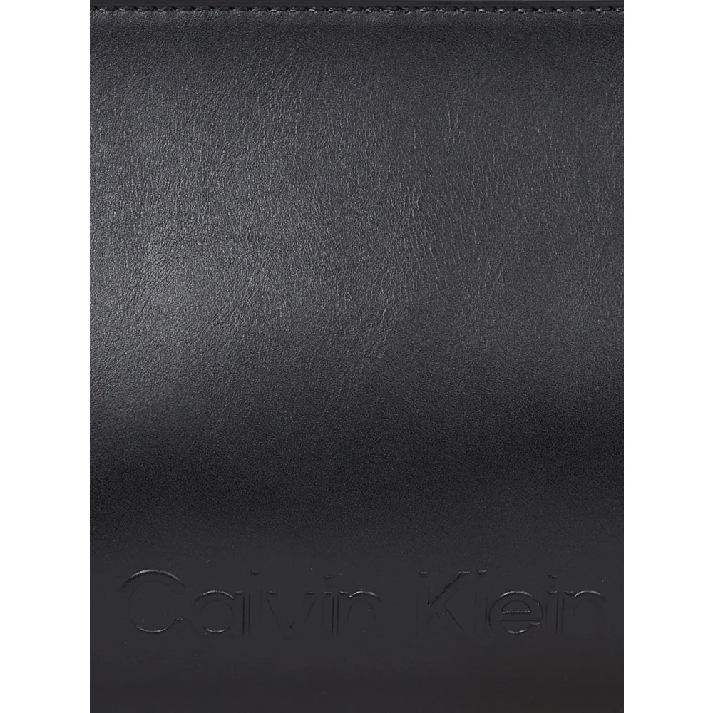Calvin Klein Schoudertas met reliëflogo in Zwart Black Dames