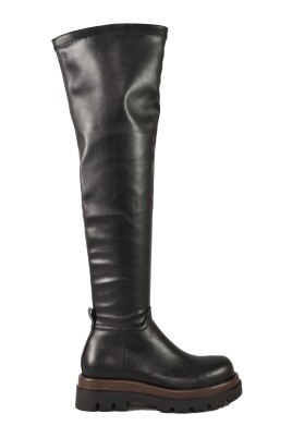 stylish-boots-in-faux-leather