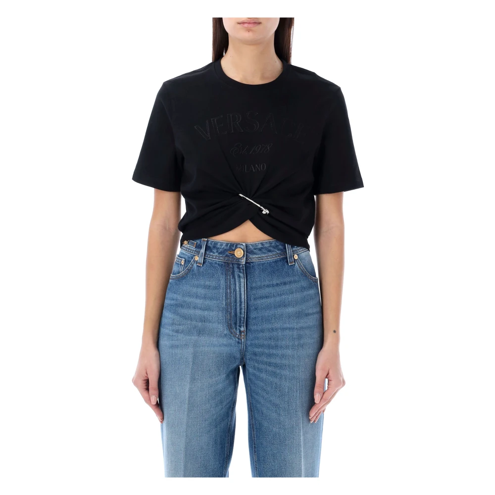 Versace Stamp Crop T-shirt med säkerhetsnålsdetalj Black, Dam