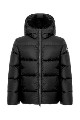 black-winter-jacket-with-zip-closure