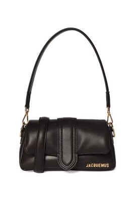 chic-shoulder-bag-with-secure-closure