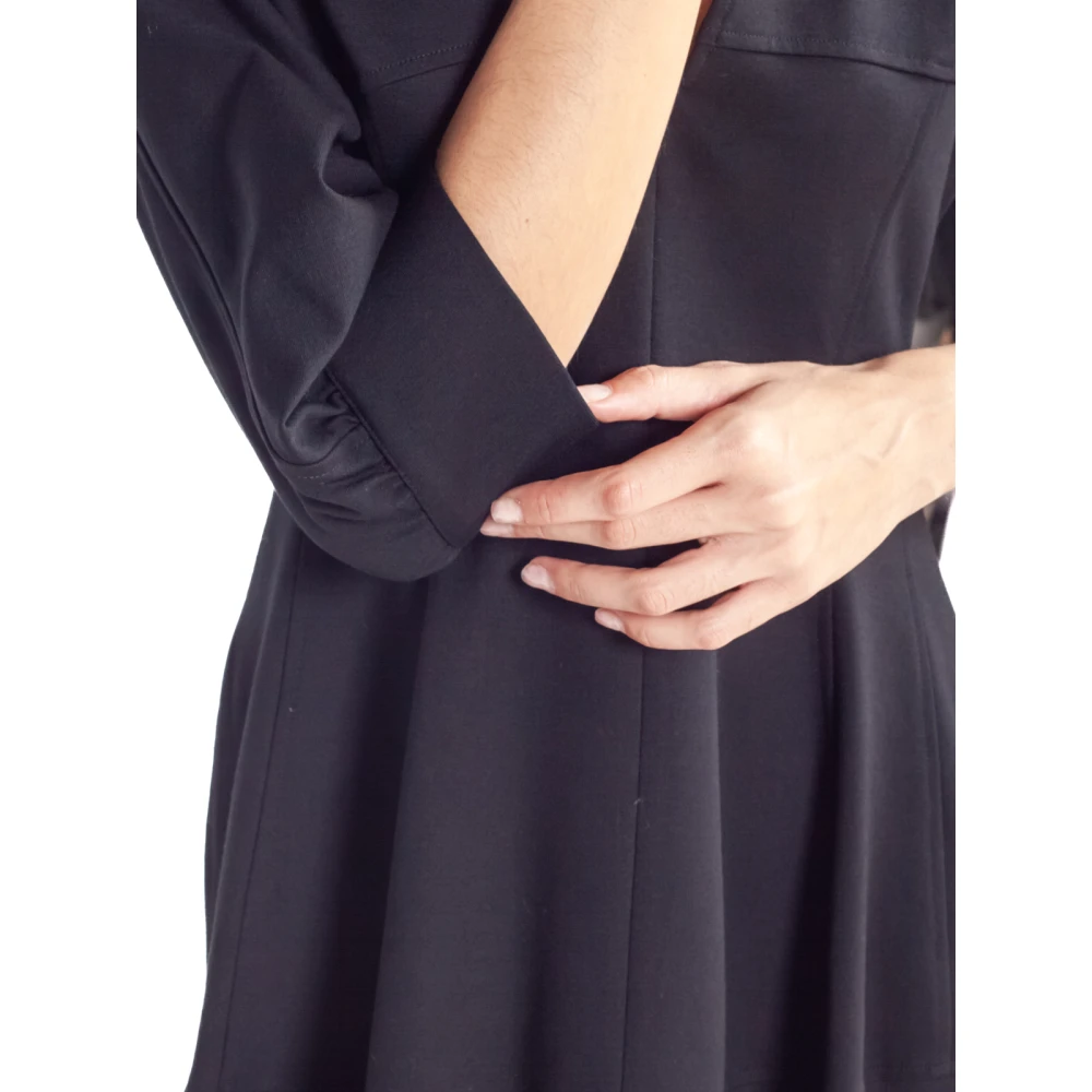 Liviana Conti Zwarte Midi Jurk met Kraag en Magyar Mouwen Black Dames