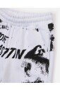 kinderen-witte-bermuda-shorts-met-allover-zwarte-tekst-en-prints