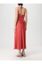 elegante-robe-en-soie-violette-a-ligne