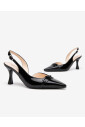 slingback-en-vernis-noir-avec-accessoire