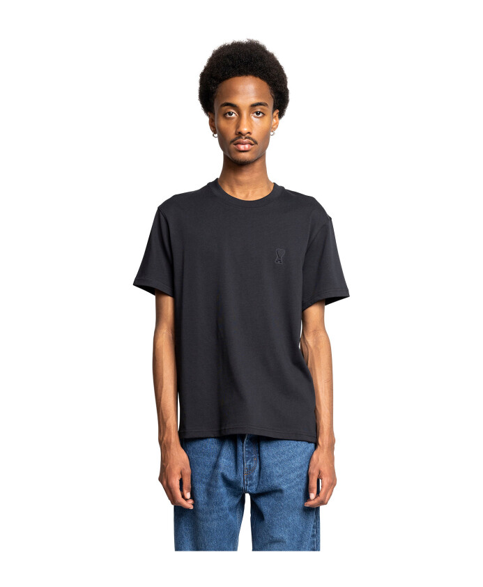 praeget-sort-t-shirt-klassisk-stil