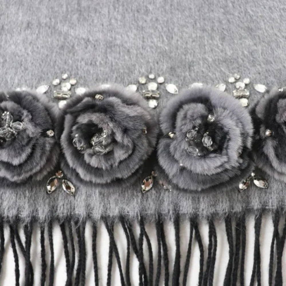 Valentino Vintage Pre-owned Silk scarves Gray Dames