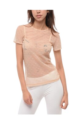 haut-en-dentelle-rose-avec-detail-monogramme