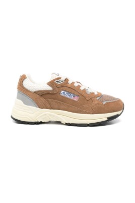 bruna-sneakers-med-reelwind-stangning