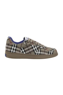rutiga-sneakers-med-snorning