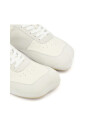 baskets-blanches-avec-motif-signature