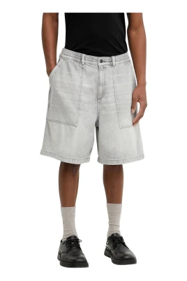 Tvättade jeansshorts