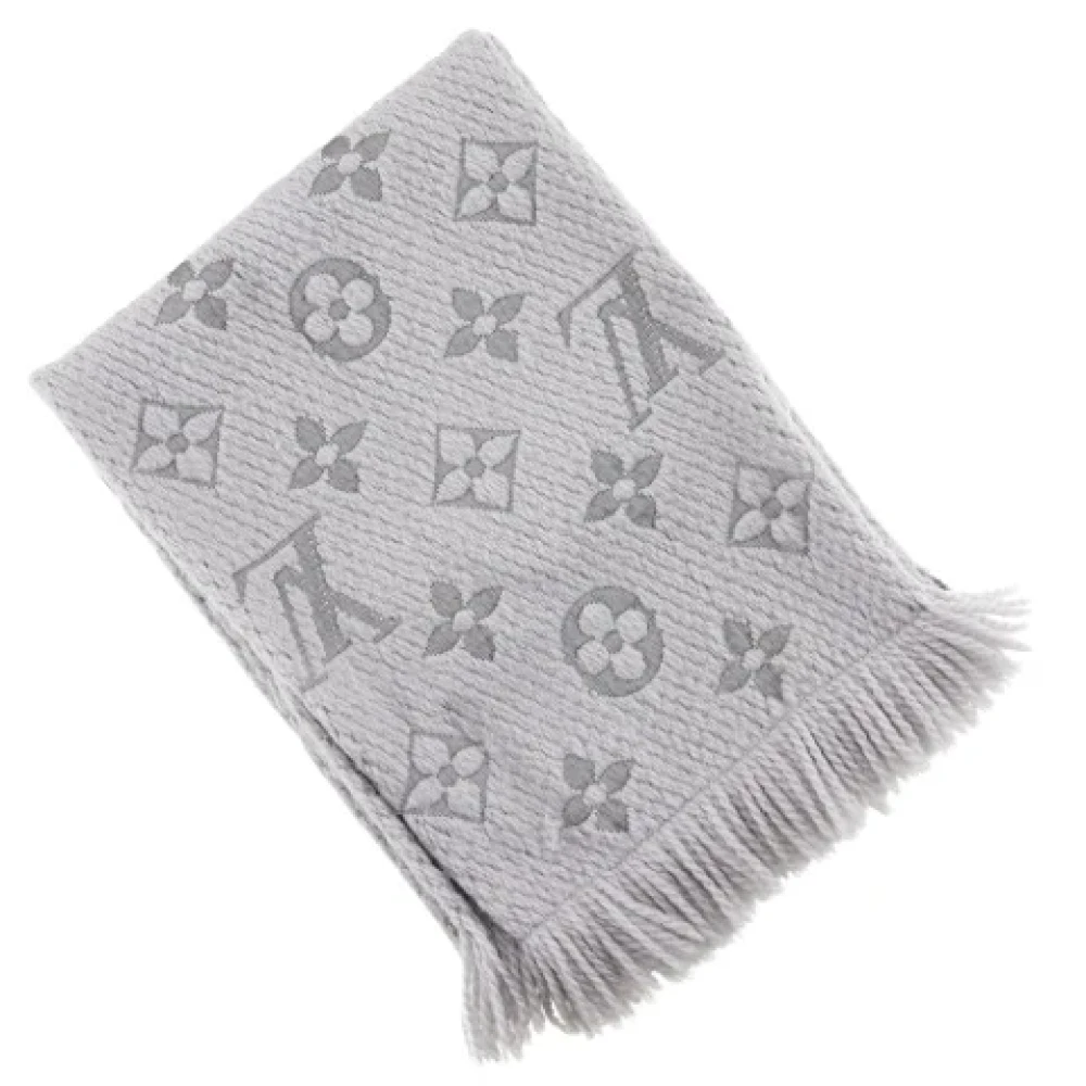Louis Vuitton Vintage Pre-owned Wool scarves Gray Dames