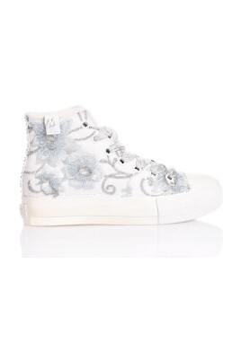 sneakers-bleues-personnalisees-avec-broderie