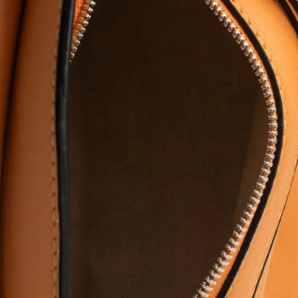 Loewe Pre-owned Leather handbags Orange Dames