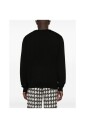 pull-en-maille-noir-avec-patch-logo